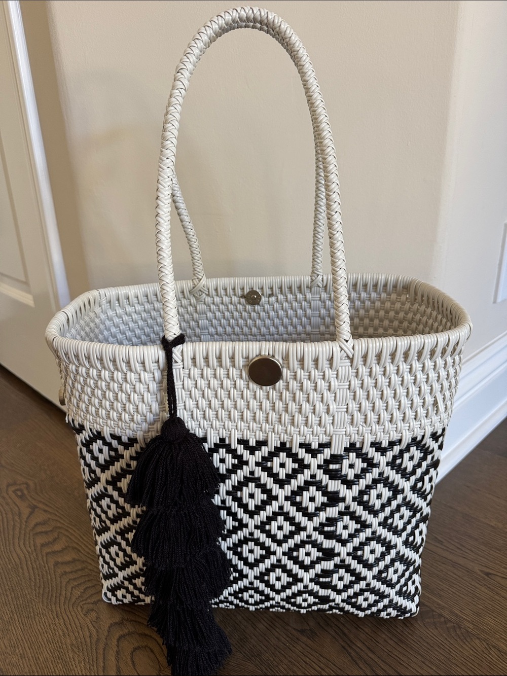 Woven Black & White Tote Bag with Tassel. Made in Mexico New ✨